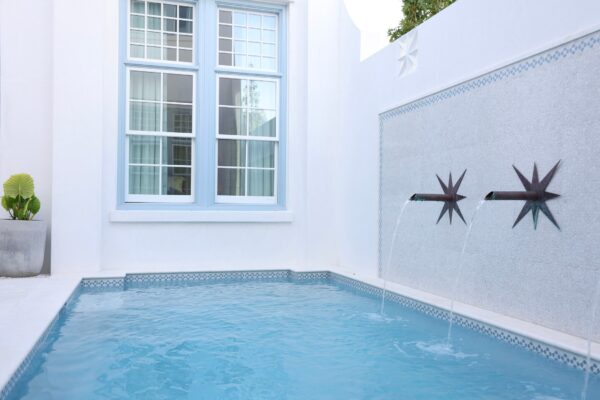 Pool Water Line - Medina Border in Silk & Glacier